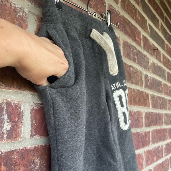 Little Boy’s Gap Kids Gray Sweatpants Size XS 4-5 - Picture 4 of 11